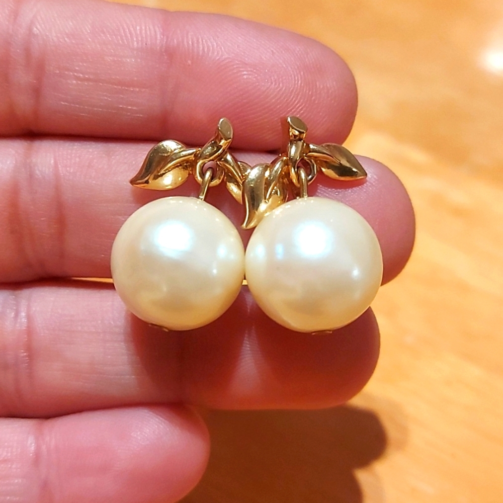 Vintage avon pearl earrings